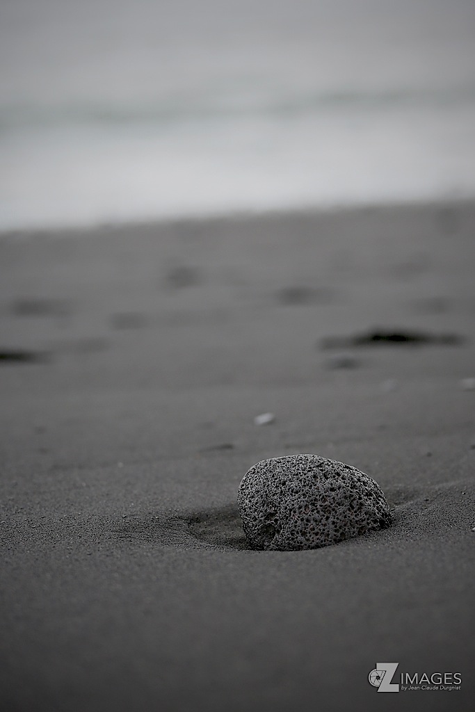 Lave sur sable noir